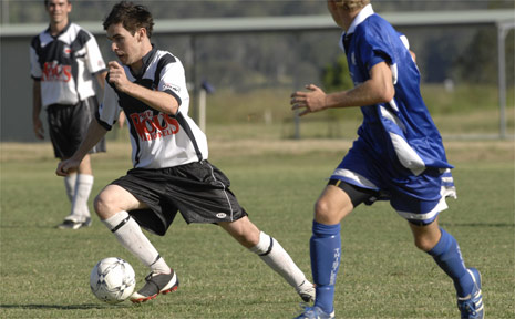 NEIGHBOURS AND RIVALS: Rovers’ Troy Matthews takes on the Thistles defence in an Anzac Cup encounter last year. The two East Lismore clubs will line up against each other again in the 2009 final at Oakes Oval tonight. NEIGHBOURS AND RIVALS: Rovers’ Troy Matthews takes on the Thistles defence in an Anzac Cup encounter last year. The two East Lismore clubs will line up against each other again in the 2009 final at Oakes Oval tonight.