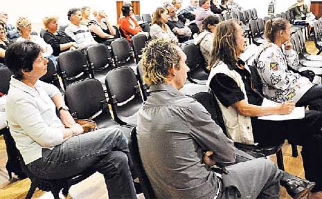 Parents and locals meet at the Mullumbimby Civic Hall to discuss perceived problems at the high school. Parents and locals meet at the Mullumbimby Civic Hall to discuss perceived problems at the high school.