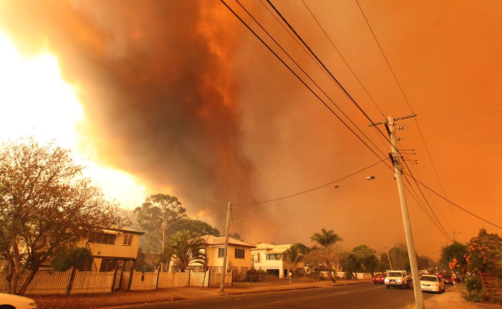 A large fast moving bushfire threatens houses on Rockhampton's outskirts. A large fast moving bushfire threatens houses on Rockhampton's outskirts.