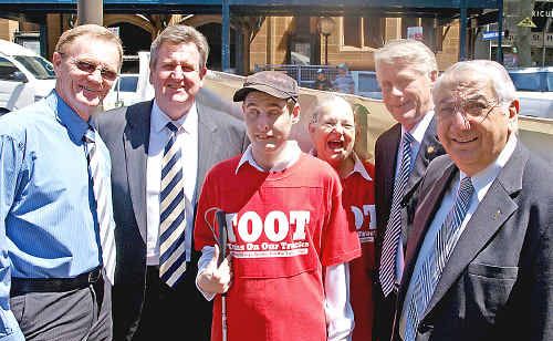 Clarence MP Steve Cansdell, Opposition leader Barry O’Farrell, TOOT representatives Nick and Rita Casmirri, Tweed MP Geoff Provest and Lismore MP Thomas George. Clarence MP Steve Cansdell, Opposition leader Barry O’Farrell, TOOT representatives Nick and Rita Casmirri, Tweed MP Geoff Provest and Lismore MP Thomas George.