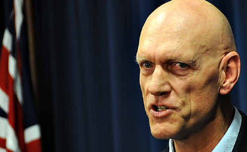 Federal Education Minister Peter Garrett said it was time for the Queensland Government to pick up the phone and negotiate in “good faith”. Federal Education Minister Peter Garrett said it was time for the Queensland Government to pick up the phone and negotiate in “good faith”.