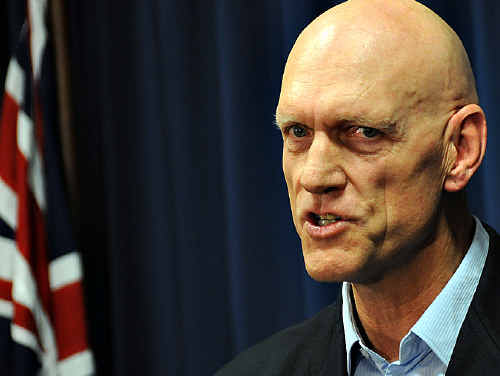 Federal Education Minister Peter Garrett said it was time for the Queensland Government to pick up the phone and negotiate in “good faith”. Federal Education Minister Peter Garrett said it was time for the Queensland Government to pick up the phone and negotiate in “good faith”.