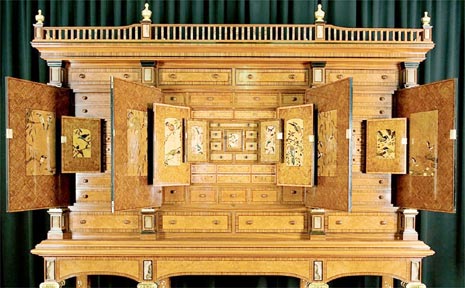 IMPRESSIVE PIECE: This cabinet made by well-known master craftsman Geoff Hannah is on show at the Northern Rivers Community Gallery in Ballina. IMPRESSIVE PIECE: This cabinet made by well-known master craftsman Geoff Hannah is on show at the Northern Rivers Community Gallery in Ballina.