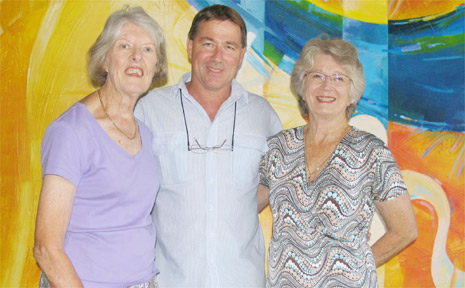Long-time Ocean Shores residents Margaret Ricketts (left) and Judy Anning with district web designer Mark Russell at the town’s 40th birthday celebrations last Sunday.
Long-time Ocean Shores residents Margaret Ricketts (left) and Judy Anning with district web designer Mark Russell at the town’s 40th birthday celebrations last Sunday.