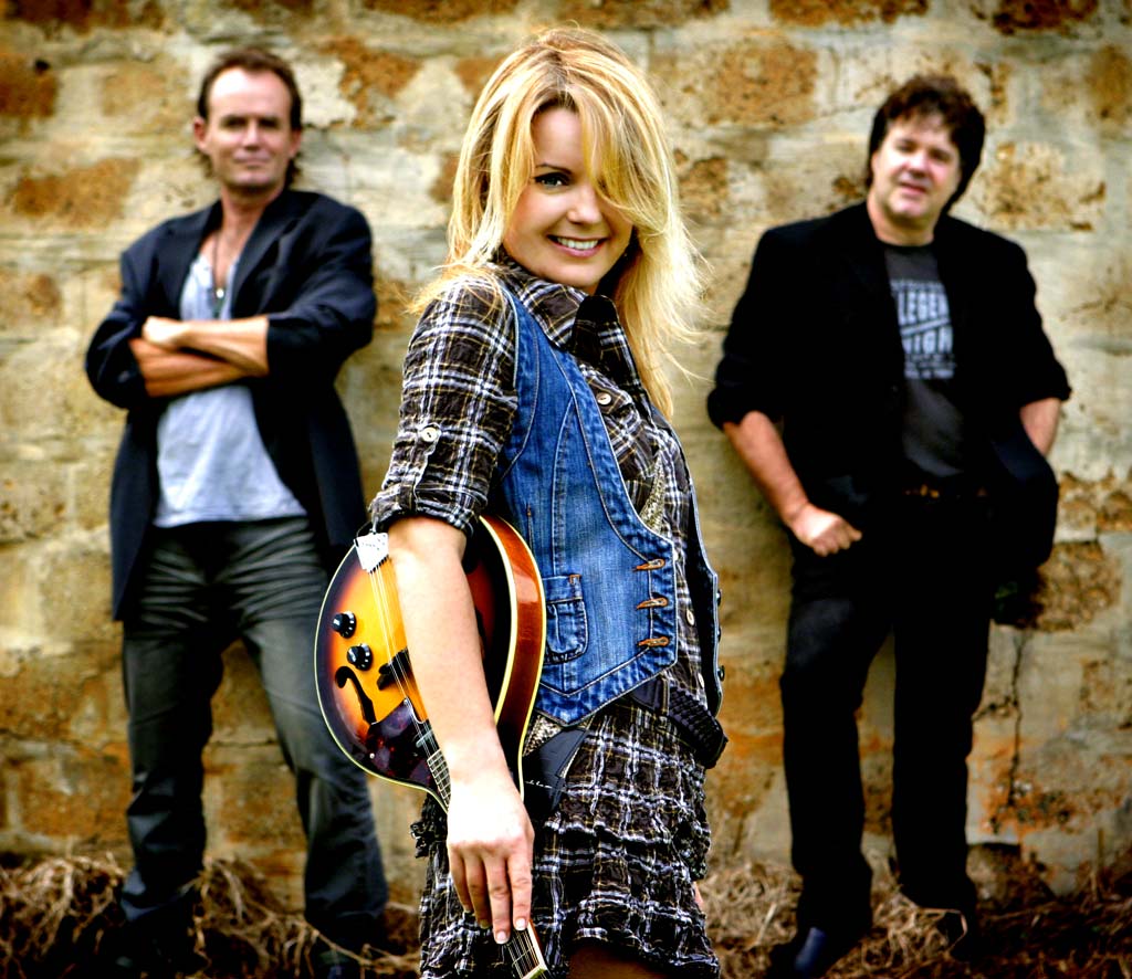 Vanessa Lea and Road Train will play the Richmond Hotel, Lismore Friday night from 9pm. Vanessa Lea and Road Train will play the Richmond Hotel, Lismore Friday night from 9pm.