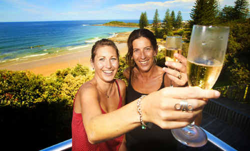 Vanessa Bates and Vicki Bennett get ready to toast New Year 2009 at the Pacific Hotel. Vanessa Bates and Vicki Bennett get ready to toast New Year 2009 at the Pacific Hotel.