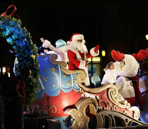 FLYING HIGH: Santa Claus has been given priority clearance to fly to Gladstone tonight. AAP FLYING HIGH: Santa Claus has been given priority clearance to fly to Gladstone tonight. AAP