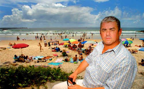 Yamba Surf Life Saving Club captain Steve Herbert at Yamba Main Beach yesterday, where crowds have exceeded 1000 every day this week. Yamba Surf Life Saving Club captain Steve Herbert at Yamba Main Beach yesterday, where crowds have exceeded 1000 every day this week.