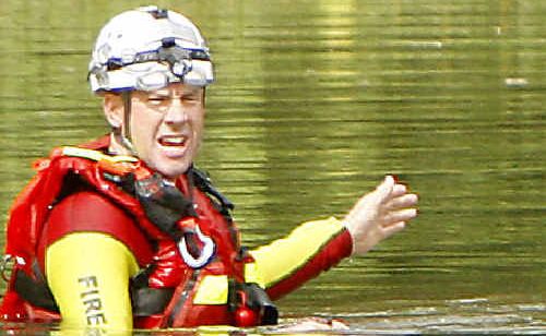 Emergency services found the man’s body at the bottom of the river. Emergency services found the man’s body at the bottom of the river.