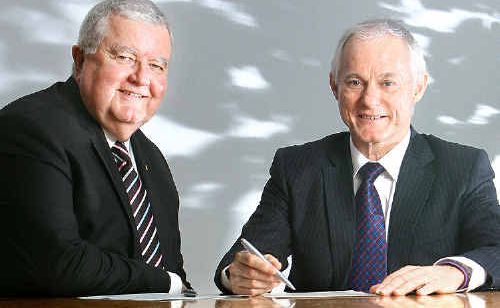 ANU Vice-Chancellor Ian Chubb and USQ Vice-Chancellor Professor Bill Lovegrove sign an alliance between the two universities. ANU Vice-Chancellor Ian Chubb and USQ Vice-Chancellor Professor Bill Lovegrove sign an alliance between the two universities.