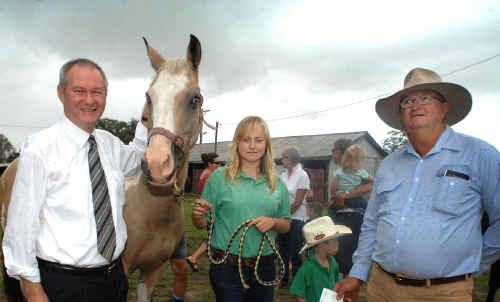Greg Donnelly MLC hands over $2000 to the Lower Clarence Pony Club. Greg Donnelly MLC hands over $2000 to the Lower Clarence Pony Club.
