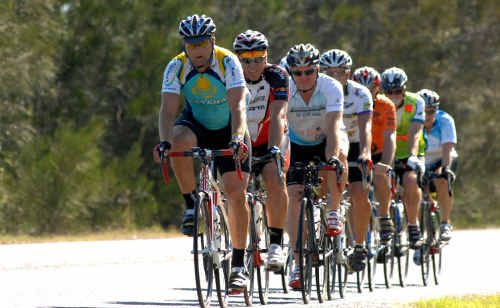 Cyclists along Yamba Road head towards Maclean. Cyclists along Yamba Road head towards Maclean.