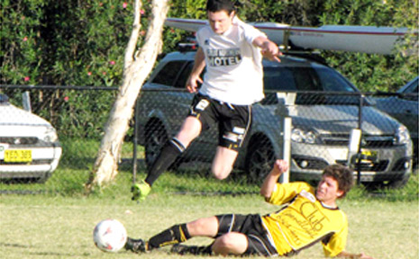 Rams player Ben Coulter evades a Hornets tackle. Rams player Ben Coulter evades a Hornets tackle.