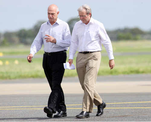 AMSA chairman Leo Zussino speaks with Prime Minister Kevin Rudd on the tarmac at Rockhampton Airport yesterday. AMSA chairman Leo Zussino speaks with Prime Minister Kevin Rudd on the tarmac at Rockhampton Airport yesterday.