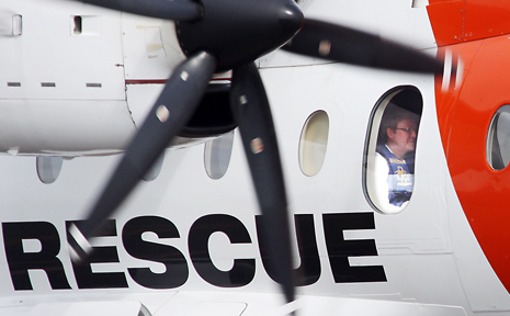 Prime Minister Kevin Rudd prepares to fly over the grounded Shen Neng 1. Prime Minister Kevin Rudd prepares to fly over the grounded Shen Neng 1.