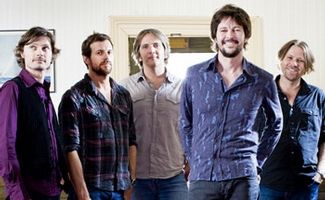 Aussie rockers Powderfinger are breaking up after the current tour. Aussie rockers Powderfinger are breaking up after the current tour.