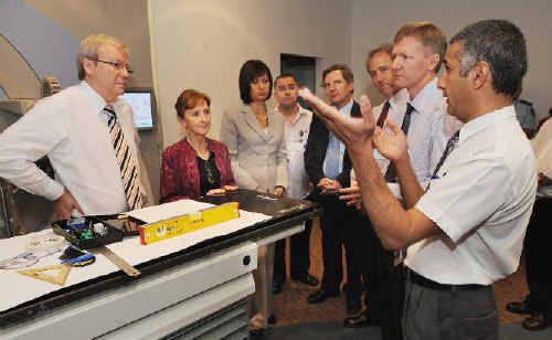 Prime Minister Kevin Rudd, left, Page MP Janelle Saffin and Richmond MP Justine Elliot in the new cancer care unit at Lismore Base Hospital with nurse in charge of Cancer Unit and Haematology Micheal Hallan, North Coast Area Health Service chief executive Chris Crawford, medical physicist Nick Bennie, deputy chief radiation therapist Stephen Manley and medical physicist Setayesh Behin-Ain. Prime Minister Kevin Rudd, left, Page MP Janelle Saffin and Richmond MP Justine Elliot in the new cancer care unit at Lismore Base Hospital with nurse in charge of Cancer Unit and Haematology Micheal Hallan, North Coast Area Health Service chief executive Chris Crawford, medical physicist Nick Bennie, deputy chief radiation therapist Stephen Manley and medical physicist Setayesh Behin-Ain.