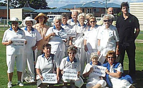 Greens MLC Ian Cohen and Ballina councillor Jeff Johnson (far right) with members of the Ballina Croquet Club at their silent protest last week. Greens MLC Ian Cohen and Ballina councillor Jeff Johnson (far right) with members of the Ballina Croquet Club at their silent protest last week.