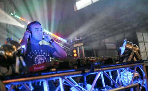 DJ Nick Skitz will be entertaining kids at the first Hot House Party in the region in two years. Tickets for the event go on sale today. DJ Nick Skitz will be entertaining kids at the first Hot House Party in the region in two years. Tickets for the event go on sale today.