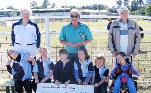 (Back from left) Lions representatives Brenda Black, Ros Keim and Neville Black donated $500 to the Warwick Riding for the Disabled Association pupils Jacob Laurie, Hayley Mead, Tyler Nicol, Brittany Clay, Rachel Walker and Bailey Flanagan. (Back from left) Lions representatives Brenda Black, Ros Keim and Neville Black donated $500 to the Warwick Riding for the Disabled Association pupils Jacob Laurie, Hayley Mead, Tyler Nicol, Brittany Clay, Rachel Walker and Bailey Flanagan.