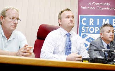 Vicki Hunter’s husband Ian (left) and son Jason (centre) with Acting Detective Inspector Steve Riznyk. Vicki Hunter’s husband Ian (left) and son Jason (centre) with Acting Detective Inspector Steve Riznyk.