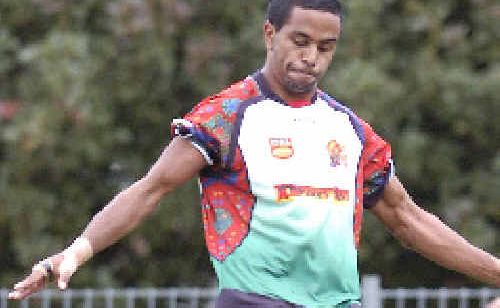 Northern United’s Roy Bell slotted home the conversion that won the Dirawongs a tight match against Byron Bay at Crozier Field in Lismore yesterday. Northern United’s Roy Bell slotted home the conversion that won the Dirawongs a tight match against Byron Bay at Crozier Field in Lismore yesterday.