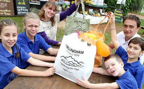 Chillingham Plastic Bag Free Stephanie Eslick yr 5, Mac Graham School Captain in yr 6, Kate Milne, Don Walton the Sustainability Officer at Tweed Shire Council, Sage Shaw yr 5 and Billy Kliendienst in Kindy all kids are from Chillingham Primary School. Chillingham Plastic Bag Free Stephanie Eslick yr 5, Mac Graham School Captain in yr 6, Kate Milne, Don Walton the Sustainability Officer at Tweed Shire Council, Sage Shaw yr 5 and Billy Kliendienst in Kindy all kids are from Chillingham Primary School.