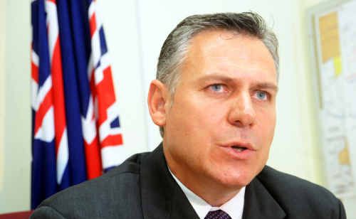 Former MP and current Hinkler candidate Rob Messenger is considering joining forces with Clive Palmer. Former MP and current Hinkler candidate Rob Messenger is considering joining forces with Clive Palmer.