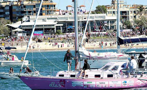 Thousands line Mooloolaba Beach to welcome home around-the-world teenage yachtswoman Jessica Watson on her yacht, Ella’s Pink Lady, on Sunday. Thousands line Mooloolaba Beach to welcome home around-the-world teenage yachtswoman Jessica Watson on her yacht, Ella’s Pink Lady, on Sunday.