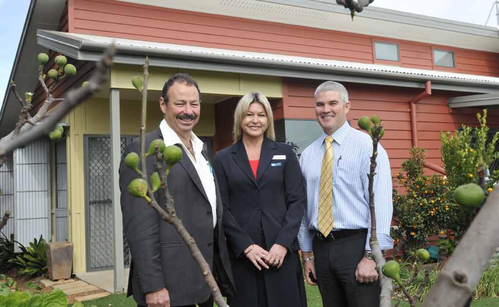 Sustainable Home Toowoomba project officer Louise Mayne (centre) take Cr Peter Marks (left) and Cr Bill Cahill on one last tour of Toowoomba’s hugely successful sustainable home project. Sustainable Home Toowoomba project officer Louise Mayne (centre) take Cr Peter Marks (left) and Cr Bill Cahill on one last tour of Toowoomba’s hugely successful sustainable home project.