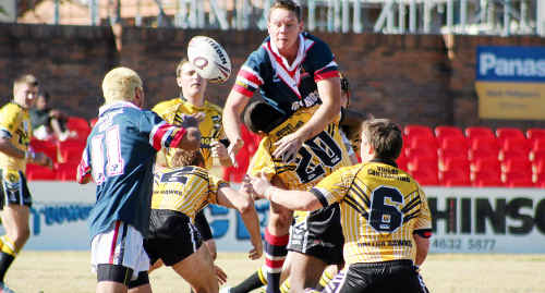 Jamie Bohm (top) passes to John Everingham in Cowboys C-grade President’s Cup loss. Jamie Bohm (top) passes to John Everingham in Cowboys C-grade President’s Cup loss.