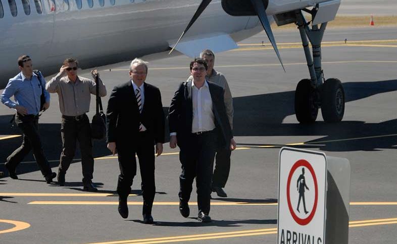 Former prime minister Kevin Rudd arrives in Gladstone. Former prime minister Kevin Rudd arrives in Gladstone.