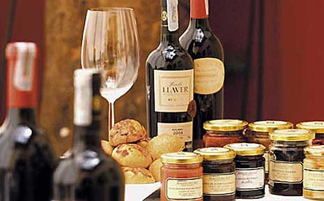 Almacen Del Sur make a whole range of preserves which are exported all over the world. Almacen Del Sur make a whole range of preserves which are exported all over the world.