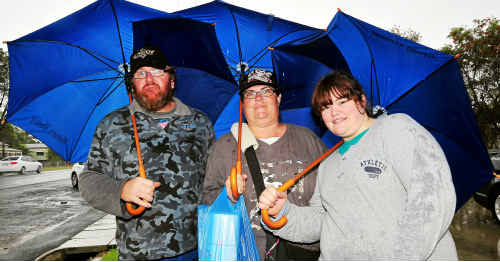 BUNDABERG:The wet weather didn’t stop Graham and Lois Backhouse or Tabetha Hasse ducking out. BUNDABERG:The wet weather didn’t stop Graham and Lois Backhouse or Tabetha Hasse ducking out.