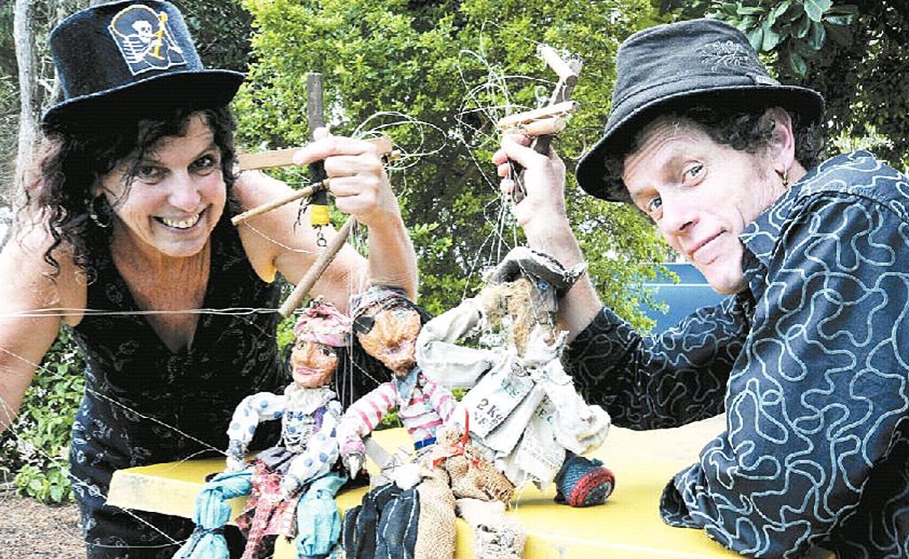 Genevieve and Dave Davies of the Gypsy Rollers Puppet Theatre. Genevieve and Dave Davies of the Gypsy Rollers Puppet Theatre.