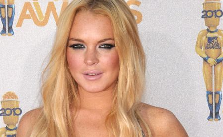 Lindsay Lohan is reportedly in talks to play Elizabeth Taylor. Lindsay Lohan is reportedly in talks to play Elizabeth Taylor.