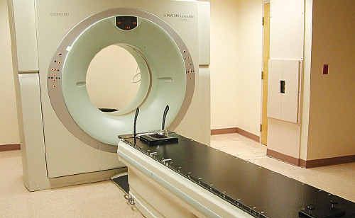 Leading Melbourne Doctor Rob Ware wants Fraser Coast cancer patients to fight for access to a PET scanner (pictured). Hervey Bay cancer patient Vince Failla would not have survived without a PET scan. Leading Melbourne Doctor Rob Ware wants Fraser Coast cancer patients to fight for access to a PET scanner (pictured). Hervey Bay cancer patient Vince Failla would not have survived without a PET scan.
