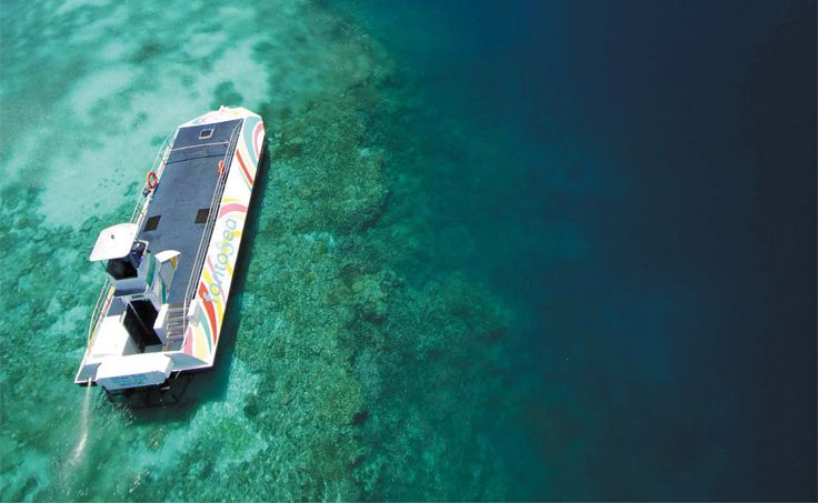 A semi-submerisble takes you out to the length of Hardy Reef. A semi-submerisble takes you out to the length of Hardy Reef.
