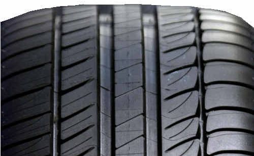 Run-flats have been criticised for their harsh ride and the lack of availability of replacement tyres in remote areas.
Run-flats have been criticised for their harsh ride and the lack of availability of replacement tyres in remote areas.