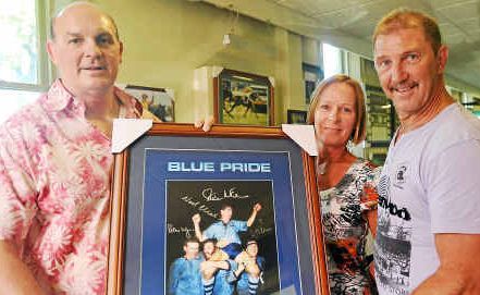 Good cause: Former Canterbury NRL player Peter Tunks and Parramatta Eels’ Brett Kenny with Maclean sports fan Gillian Lancaster at the weekend’s sports memorabilia display and auction at the Argyle Hotel. Funds raised from the event will go to the Maclean Sports Centre. Good cause: Former Canterbury NRL player Peter Tunks and Parramatta Eels’ Brett Kenny with Maclean sports fan Gillian Lancaster at the weekend’s sports memorabilia display and auction at the Argyle Hotel. Funds raised from the event will go to the Maclean Sports Centre.