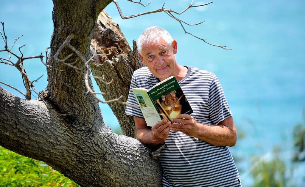 Roger Fryer's book Wildlife and Wilderness in the Waterfall Country has been named a CSIRO best-seller. Roger Fryer's book Wildlife and Wilderness in the Waterfall Country has been named a CSIRO best-seller.