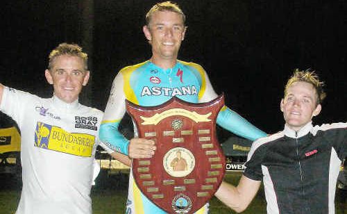 Kevin Brogden Memorial Scratch Race winner Scott Davis (centre) with place-getters, his younger brother Allan (left) and Aaron Kemps. Kevin Brogden Memorial Scratch Race winner Scott Davis (centre) with place-getters, his younger brother Allan (left) and Aaron Kemps.