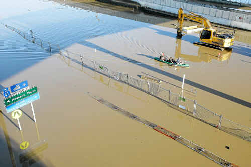 The flooded Ipswich Motorway at Goodna on Thursday became a causeway. The flooded Ipswich Motorway at Goodna on Thursday became a causeway.