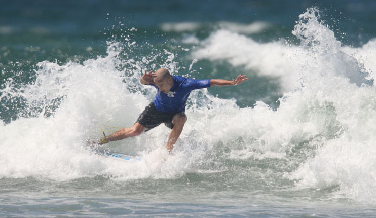 Action from the Ma and Pa Bendall surfing contest at Ann Street, Caloundra including the Kneeboard, Masters, Senior Mens and Open Mens finals.Senior mens final.Shannon Neil carves some forehand turns. Action from the Ma and Pa Bendall surfing contest at Ann Street, Caloundra including the Kneeboard, Masters, Senior Mens and Open Mens finals.Senior mens final.Shannon Neil carves some forehand turns.
