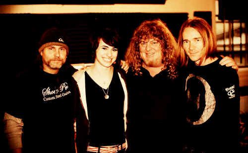 Mike Flanders, Siobhan Magnus, Rob Mackay and Jason Milhouse are currently working on Siobhan’s first solo album. Siobhan came sixth in season nine of American Idol. Mike Flanders, Siobhan Magnus, Rob Mackay and Jason Milhouse are currently working on Siobhan’s first solo album. Siobhan came sixth in season nine of American Idol.