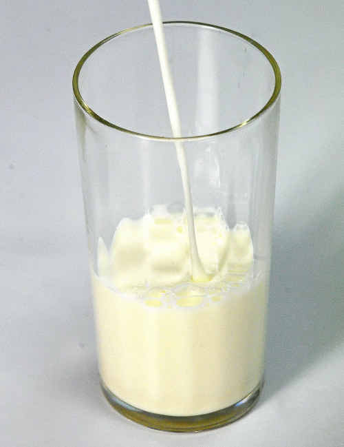 Milk tastes good by the glass. Milk tastes good by the glass.