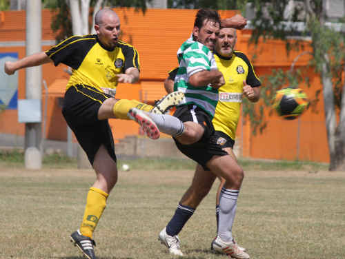 ON THE BALL: Emerald Celtics’ defender Mario Terranova at a stretch to contain Tieri attacker Steve Dawe during a trial game at Morton Park. sw-230211-6223 ON THE BALL: Emerald Celtics’ defender Mario Terranova at a stretch to contain Tieri attacker Steve Dawe during a trial game at Morton Park. sw-230211-6223