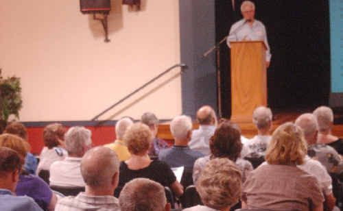 Project manager Chris Clark addresses the crowd at Thursday’s community consultation. Project manager Chris Clark addresses the crowd at Thursday’s community consultation.