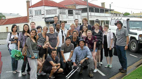 Plumb’s Chambers is being used as a case study by environmental law students from the University of Queensland, pictured here with lecturer Dr Chris McGrath (front, kneeling) and architect Geoff Cook (far right). Plumb’s Chambers is being used as a case study by environmental law students from the University of Queensland, pictured here with lecturer Dr Chris McGrath (front, kneeling) and architect Geoff Cook (far right).