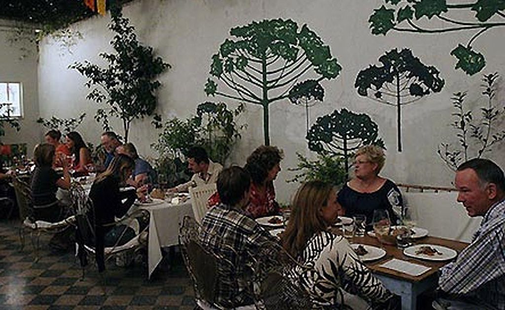 Literally meaning “closed-door”, puertas cerredas restaurants are small and usually in chef’s private homes, open only several nights a week. Literally meaning “closed-door”, puertas cerredas restaurants are small and usually in chef’s private homes, open only several nights a week.